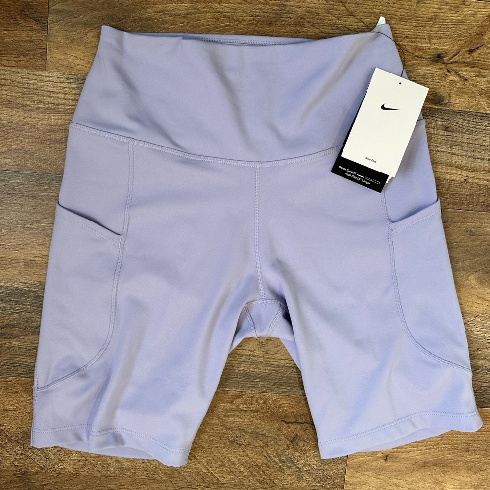 New, Woman’s Nike One High waisted Biker Shorts with Pockets
